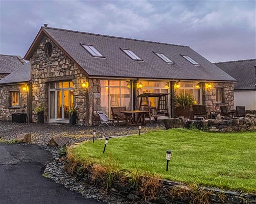 Ty Gwair 5 & 6 Exterior